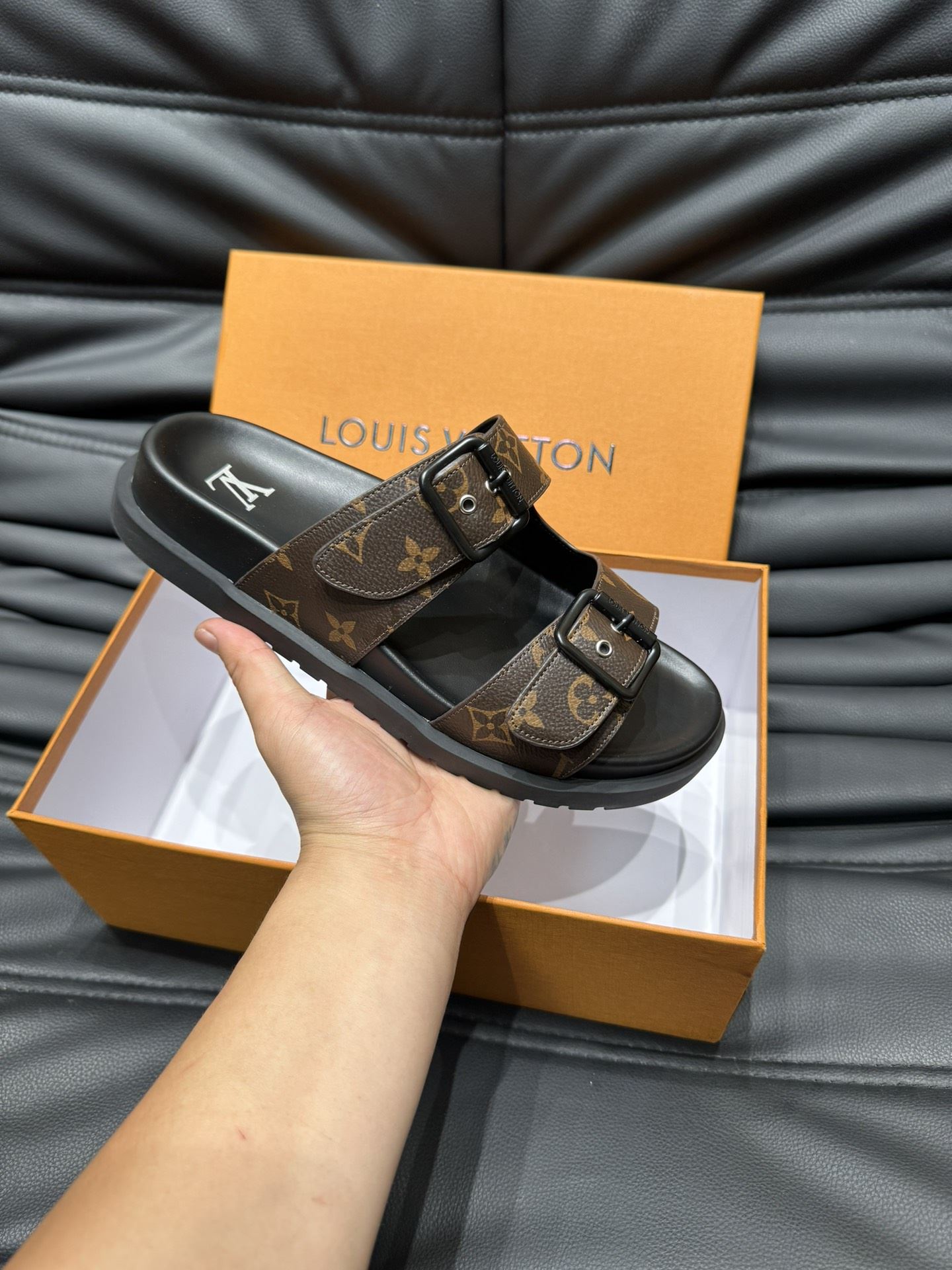 Louis Vuitton Slippers